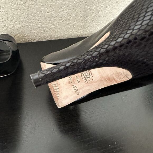 White House Black Market Women's 7.5 High Heels Black Peep Toe Patent Leather - Picture 6 of 10